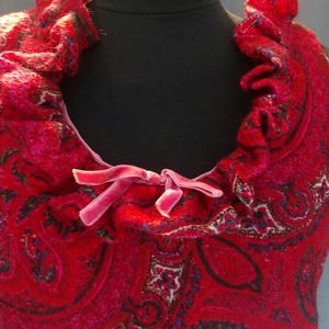 Vintage 1970s sleeveless Wool Knit Paisley top with ruffled collar and Pink Velvet Bow / 70s Wool Tank Top Silk Lined Small / Medium image 9