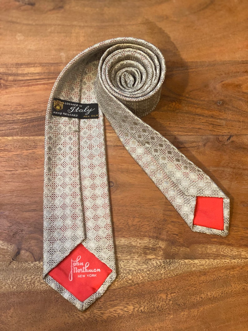 Vintage John Northman New York Krawatte Silber / Grau Grenadine Seide Strick Krawatte über korallfarbene Seidenunterlage Hand Tailored Loomed in Italien Bild 6