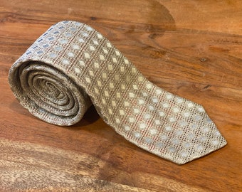 Vintage John Northman New York Tie Silver / Gray Grenadine silk knit tie over coral color silk backing Hand Tailored loomed in Italy