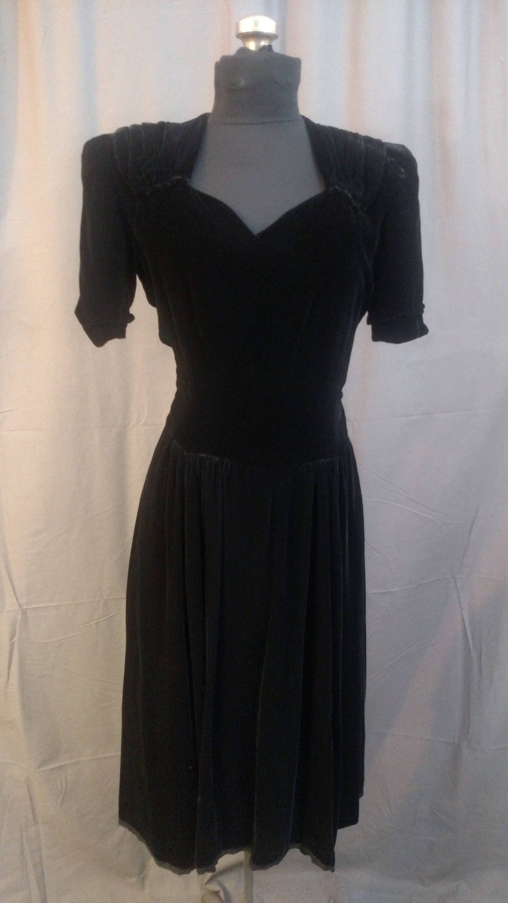 1930s Fashion Originators Guild Member Velvet Black Silk Evening Dress ...