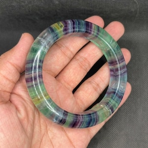 Alla storlekar!! Naturlig fluoritkristall massiv armring ~ Regnbågsfluorit armband armband sten ädelsten smycken för kvinnor ~ Välj storlek ~