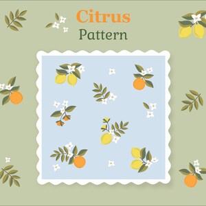 Pode incluir: Um quadrado azul-claro com uma borda branca recortada apresentando um padrão repetitivo de limões amarelos, laranjas, folhas verdes e flores brancas. O texto Citrus Pattern está centralizado acima em letras laranja e verde-escuras.