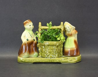 Vintage Shawnee Wishing Well Planter (E222)