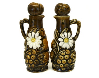 Vintage Daisy 1960’s Oil and Vinegar Cruets (E4935)