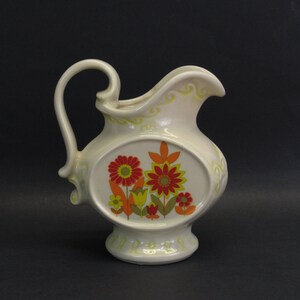 Vintage 1970s Mod Floral Water Pitcher (E11737)