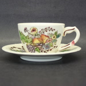 Vintage Vernon Kilns &#39;Fruitdale&#39; Cup & Saucer Set with Fruit and Flowers (E1716)