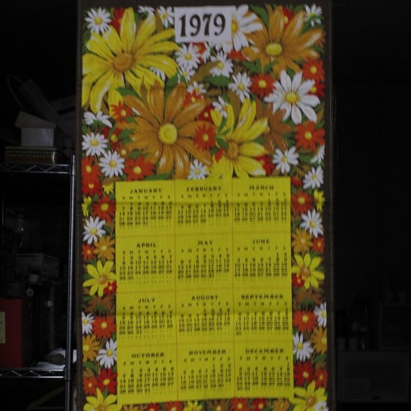 Vintage MCM 1979 Daisy Tablecloth Calendar (V7468)