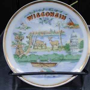 Vintage Wisconsin Souvenir Ceramic Plate with Painted Fish and Deer, with Wall Hanger (S2430)
