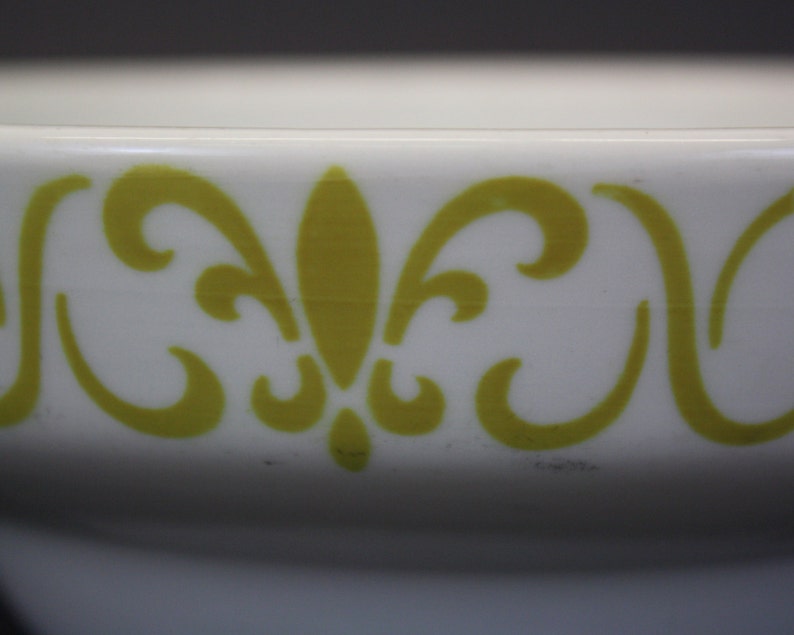 E1916 Vintage White Serving Bowl w Mustard Green Fleur De Lis Pattern