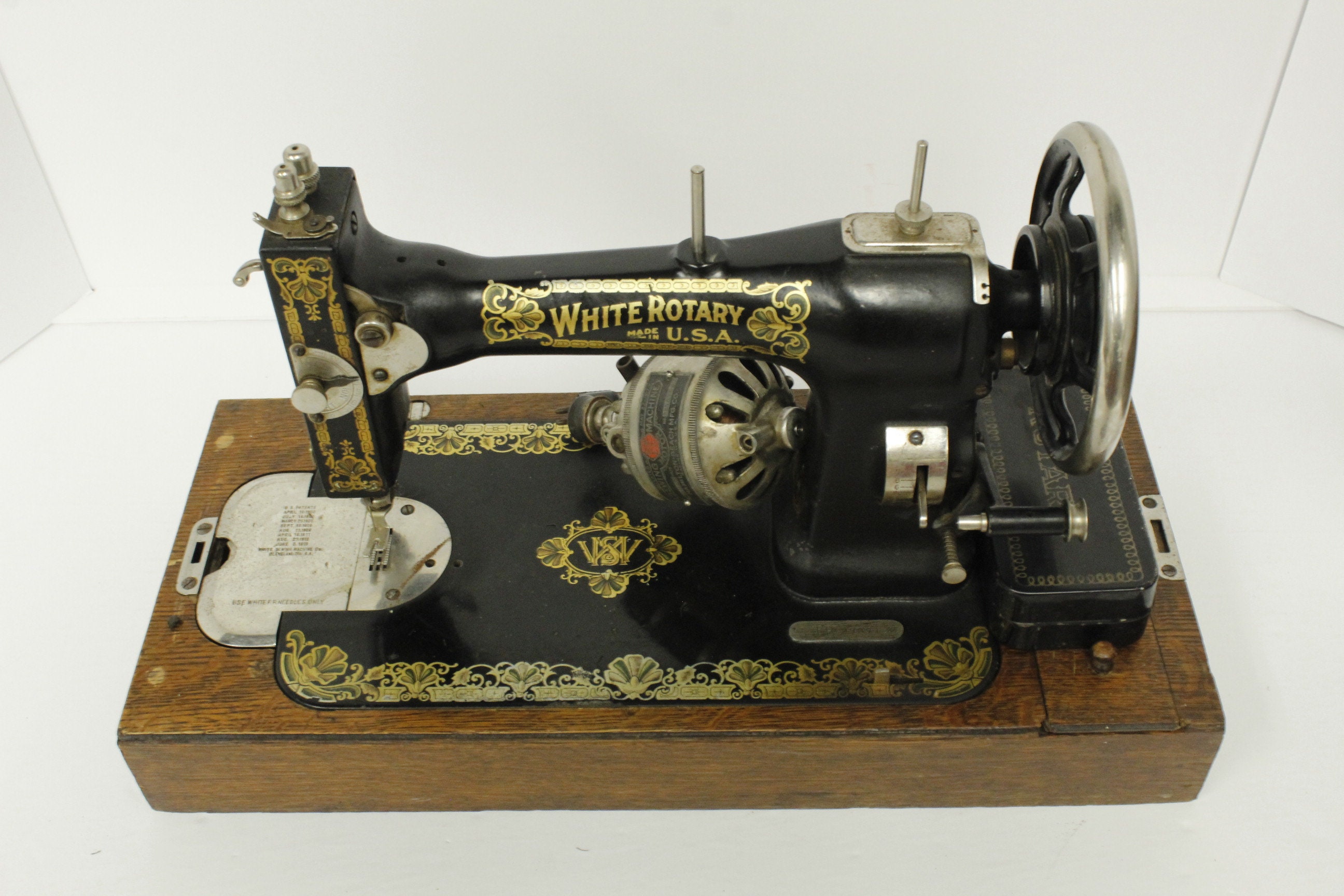 Vintage White Rotary USA Sewing Machine in Original Case Vintage White Rotary USA Sewing Machine in Original Case