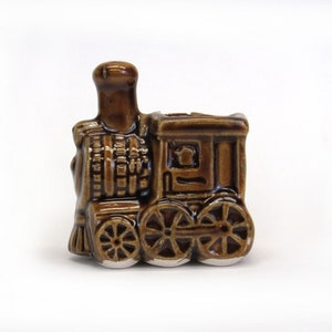 Vintage Train Shaped Brown Toothpick Holder (E10521)