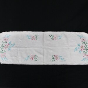Vintage 37&quot; x 14&quot; Handmade Embroidery Floral Table Runner (V5996)