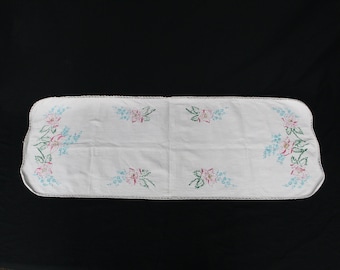 Vintage Floral Embroidered Cotton 1950’s Table Runner (V5996)