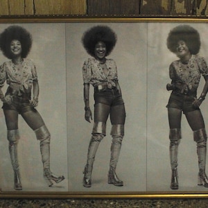 Vintage Detailed Edges 11 x 14 Goldtone Picture Frame with Hot Pants (V8275)