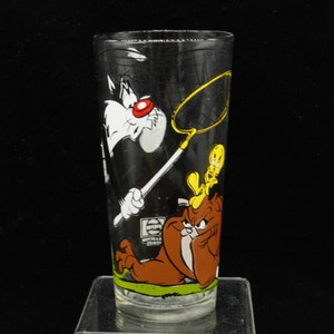 Vintage 1976 Warner Bros. Pepsi Glass W/ Sylvester, Tweety and Hector with Net (V7666)