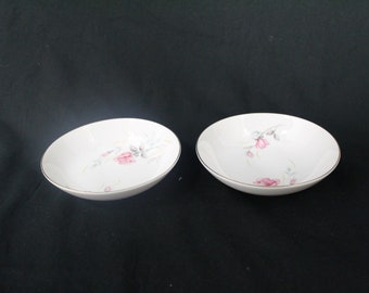 Vintage Sone China Japan Set of Two Rose Berry Bowls (V5586