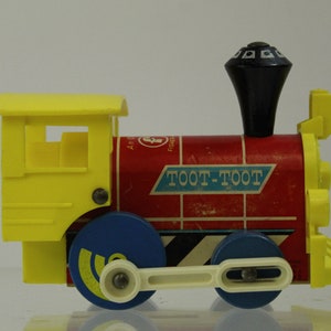 Vintage Toot Toot Train Fisher Price 1964 USA Plastic Toy (V6936)