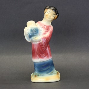 Vintage Figurine of Asian Woman Holding A Pot (E4867)