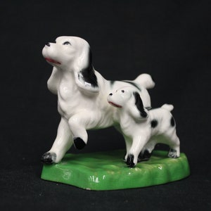 Vintage Spaniel Dog Figurines on Green Base (V3515)