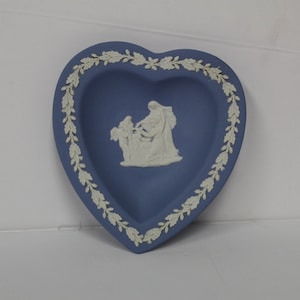Vintage Wedgewood 1955 Jasperware Heart Trinket Box (V6835)