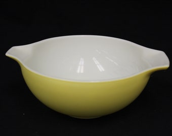 Vintage Pyrex Yellow Medium 2.5 QT. Mixing Bowl (V6637)