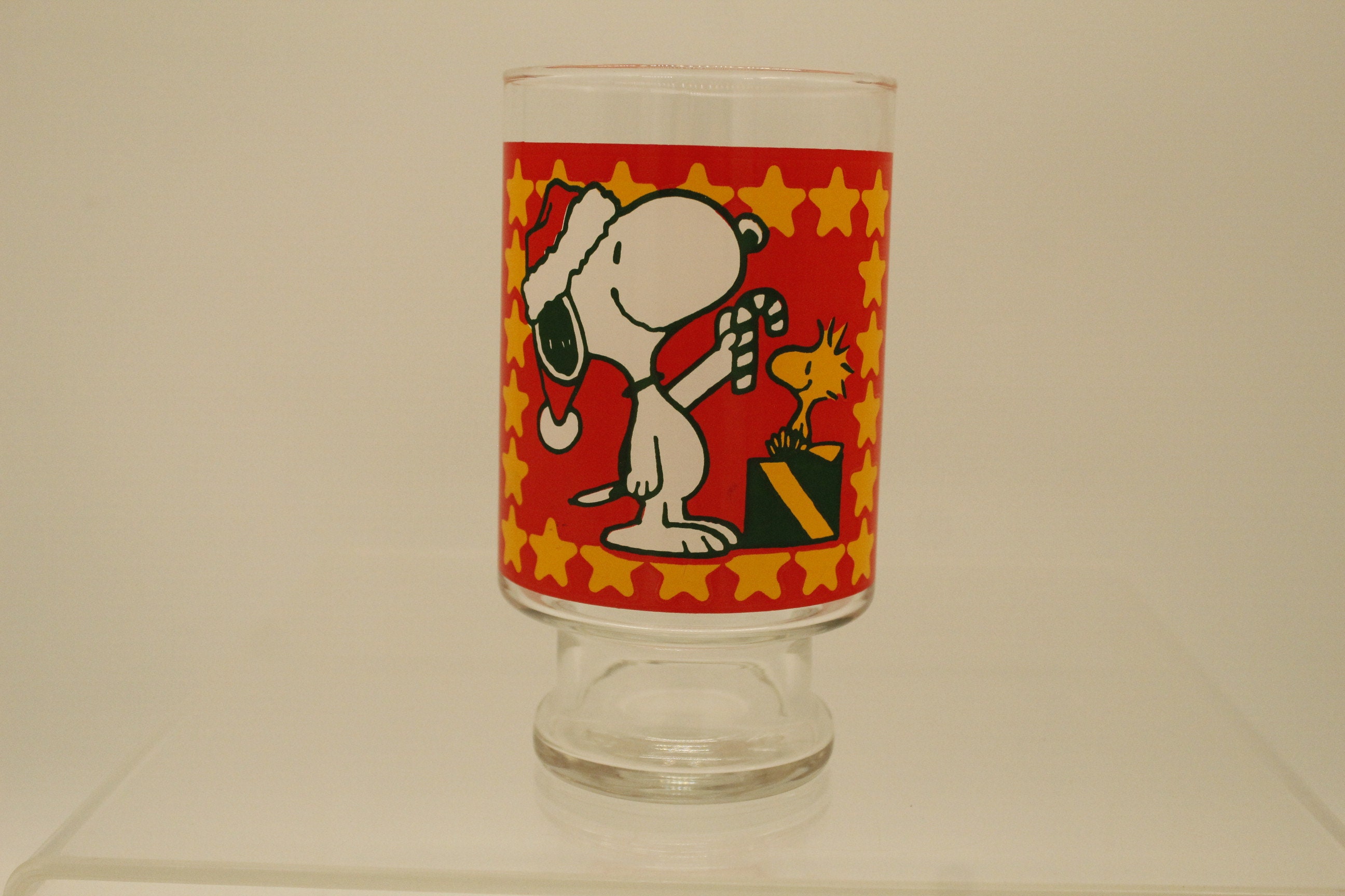 Vintage Peanuts Snoopy & Woodstock Christmas 30 Oz Glass Vase
