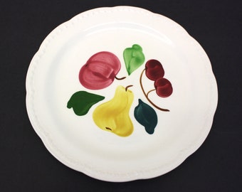 Vintage Stetson Pear, Apple, Cherry Scalloped Dinner Plate (E2100)
