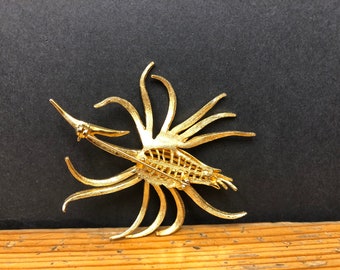 【Llife】BOTTON BROOCH Llife Button Brooch Gold Tone Unused in Box Jewelry