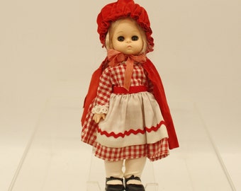 Vintage 1975 Effanbee Little Red Riding Hood Doll (V10702)