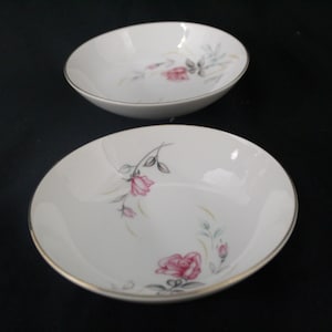 Vintage Sone China Japan Set of Two Rose Berry Bowls (V5586)