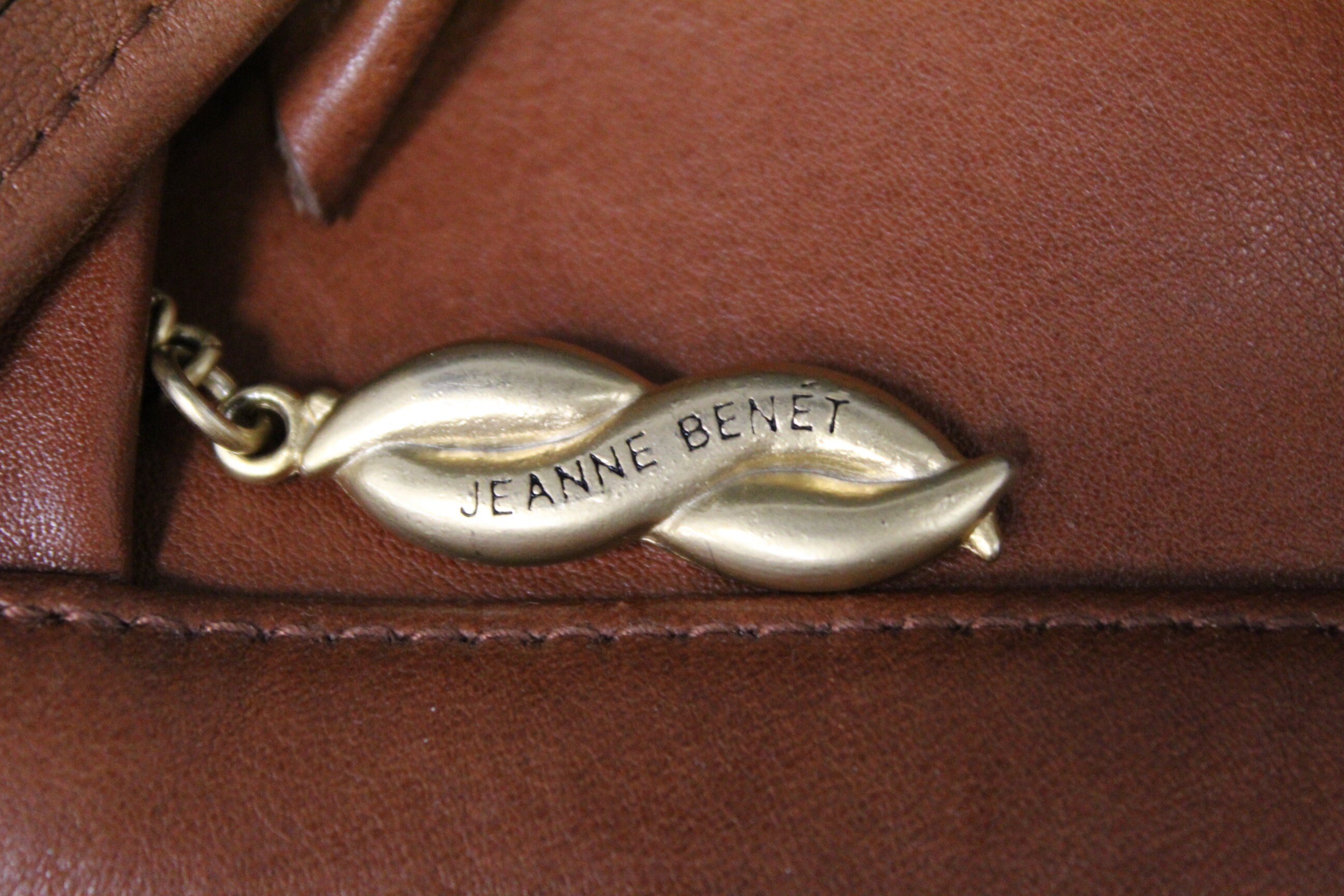 Vintage Jeanne Benet Brown Leather Handbag With Long Strap  display picture 1