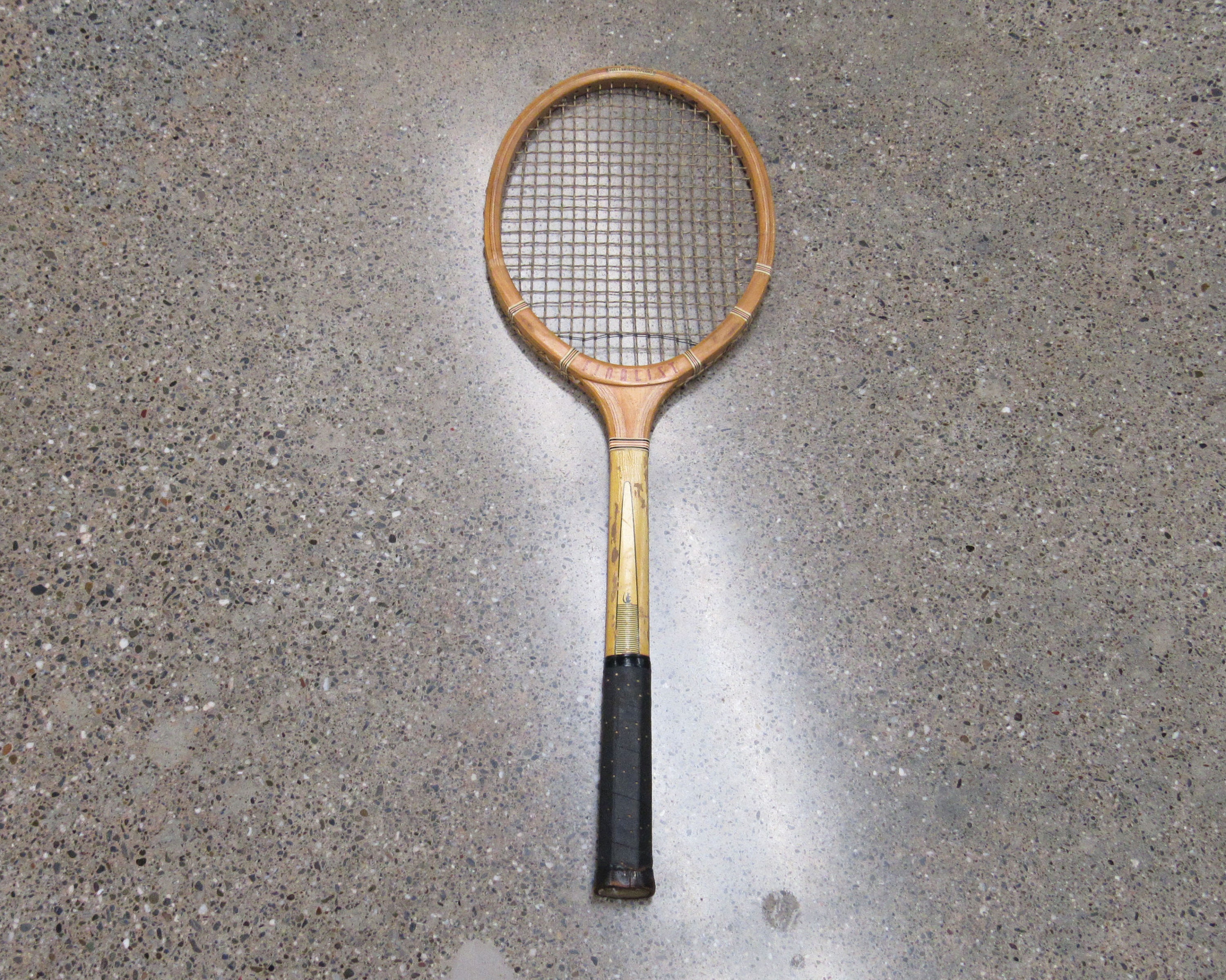 Raqueta de tenis finalista JB Higgins vintage (E10265) México