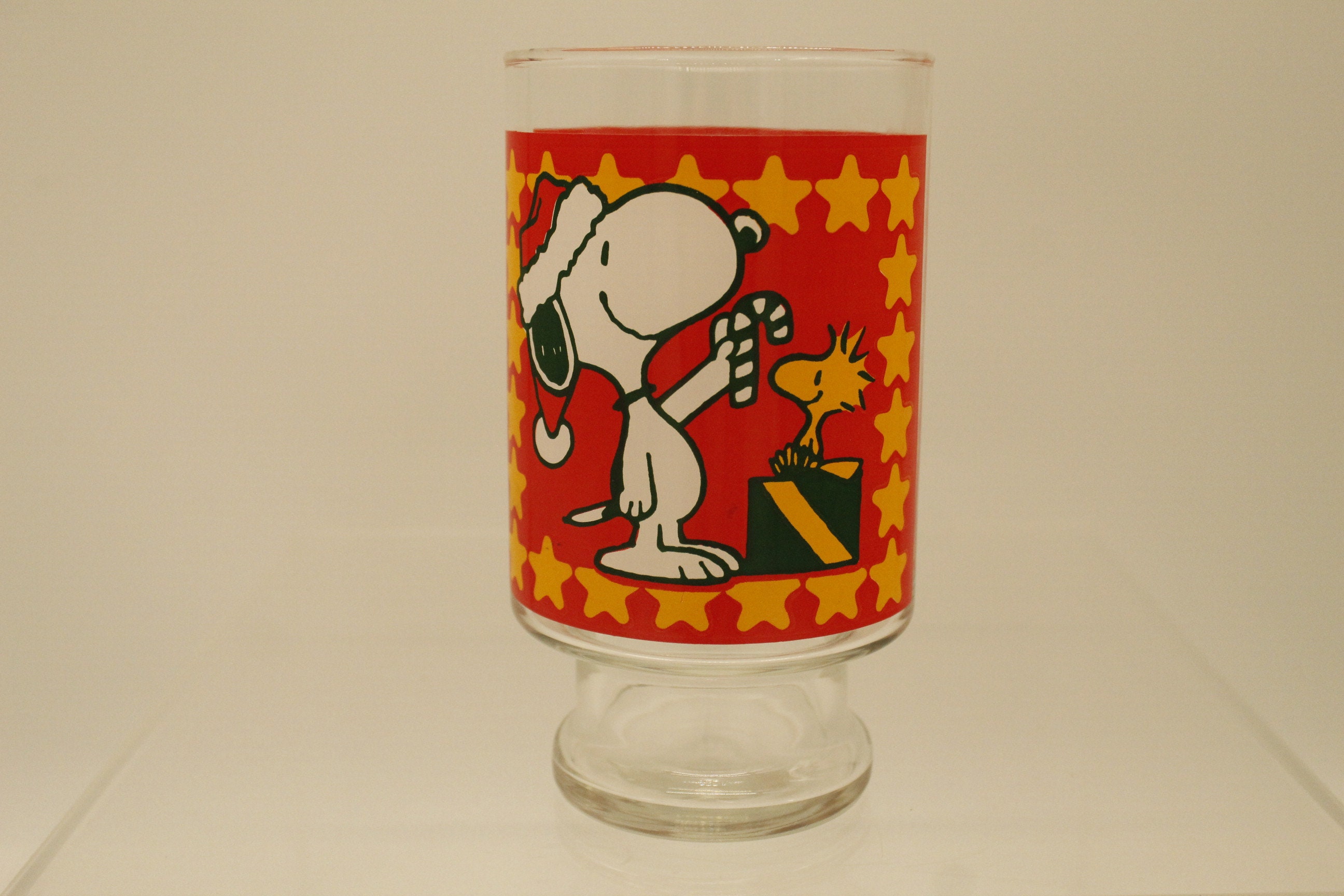 Vintage Peanuts Snoopy & Woodstock Christmas 30 Oz Glass Vase