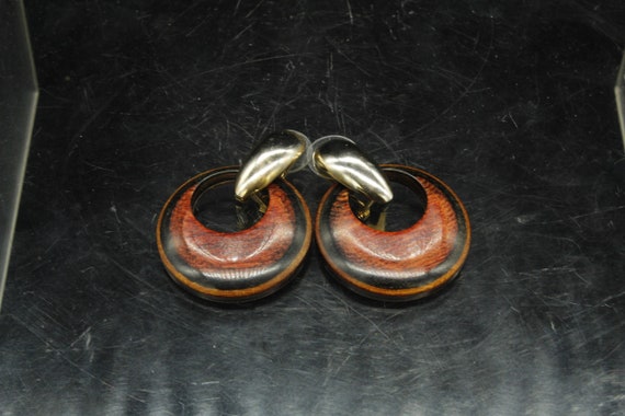 Vintage Wood Lacquered Circle Post Clip Earrings … - image 3
