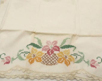 Vintage Floral Cross Stitched Set of Pillowcases with Laced Edge (S3347)