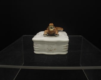 Vintage Alligator on Lid Japan Hand Painted 1940s Trinket Box (S1369)