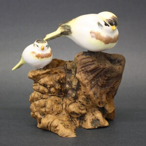 Vintage Pottery Birds on Wood Burl Stump (E8119)
