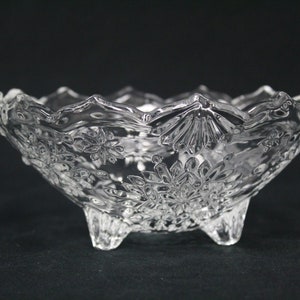 Vintage Fruit Bowl Embossed Three-Footed Clear Glass Candy Dish (V5710)