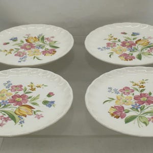 Vintage Romance 1940’s WS George Bolero Shape Set of Four Luncheon Plates (V8373)