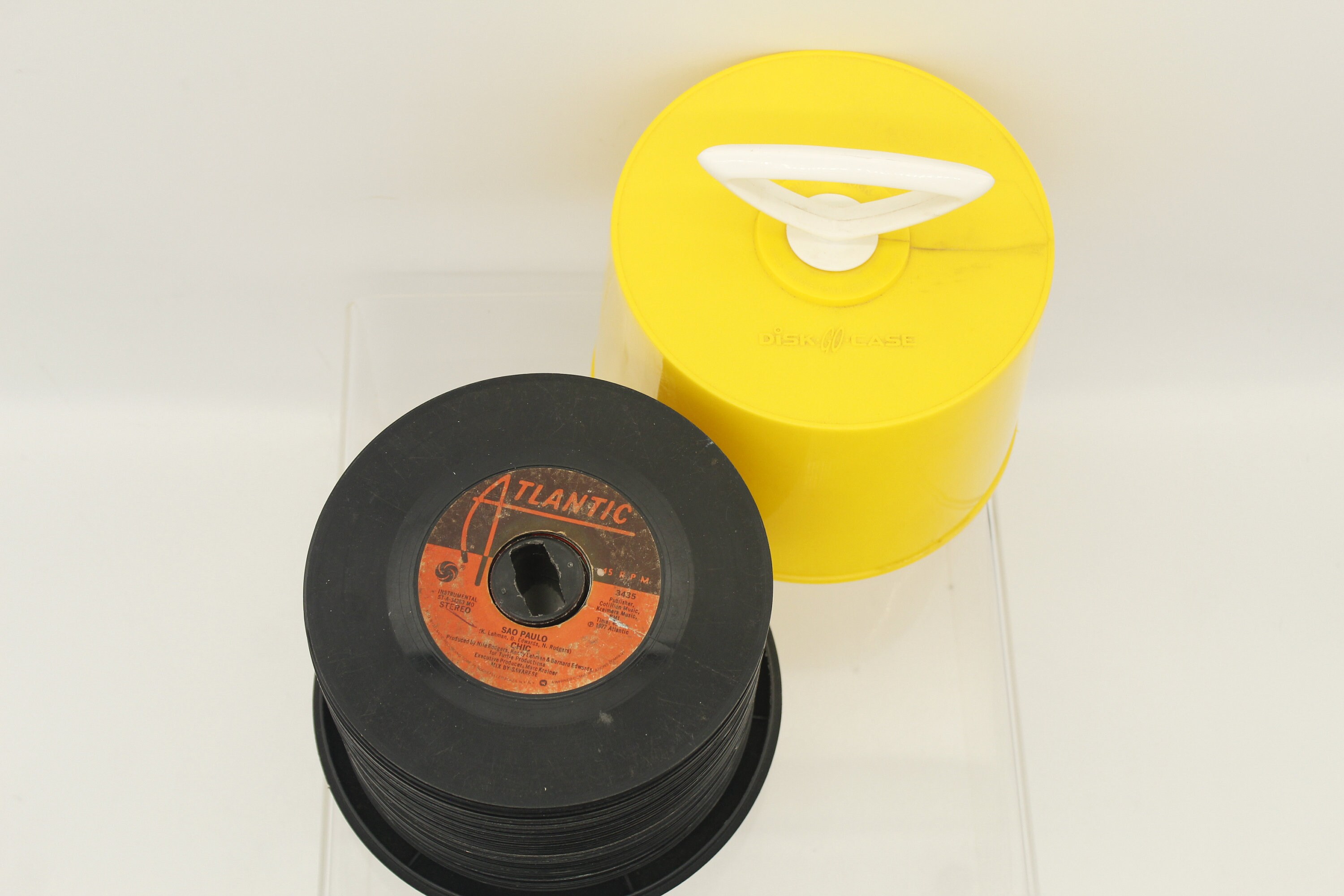Vintage 1960's-70's Disk - Go - Case 45 Records Plastic
