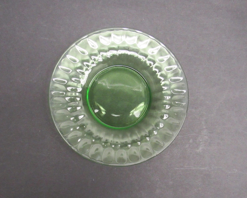 E9515 Set of 5 Vintage Green Vaseline Depression Glass Thumbprint Dessert Plates