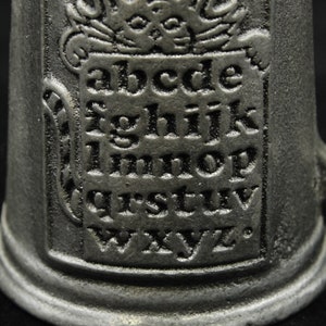 Vintage Pewter Child&#39;s Mug Wilton Armetale Cat w/ Alphabet (V6212)