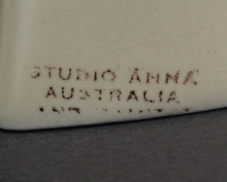 Vintage Studio Anna Indigenous Kangaroo Art Salt /& Pepper Shakers E10500