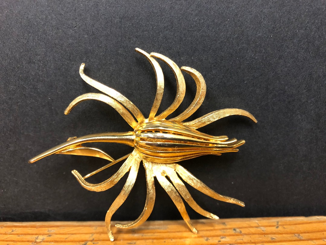 【Llife】BOTTON BROOCH Vintage Goldtone Thistle Blossom Novelty Brooch (V341) - Etsy