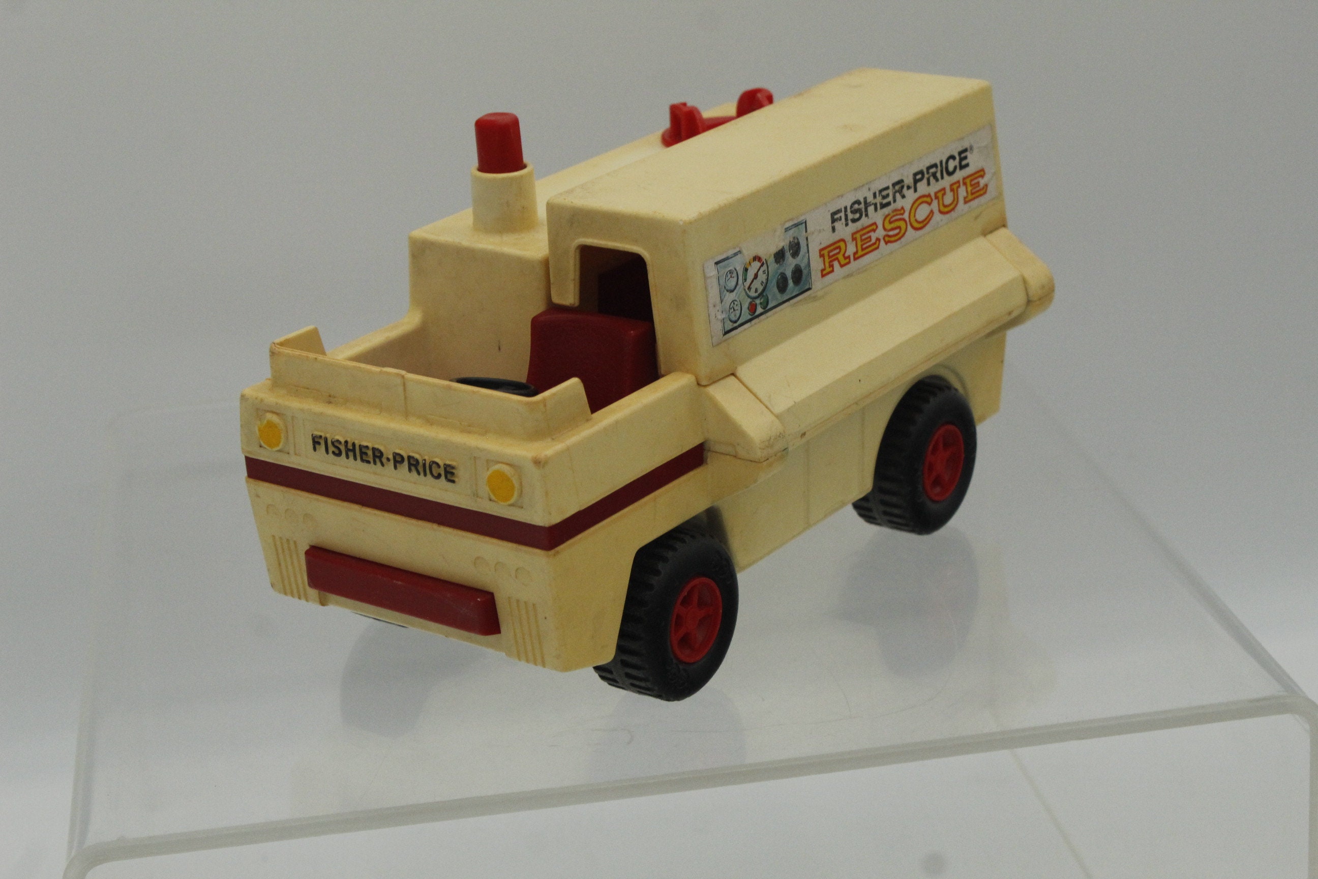 【希少品】Fisher-Price RESCUE 消防車 1974年製おもちゃ Vintage Fisher Price Rescue 1974 Vehicle W/o Figures