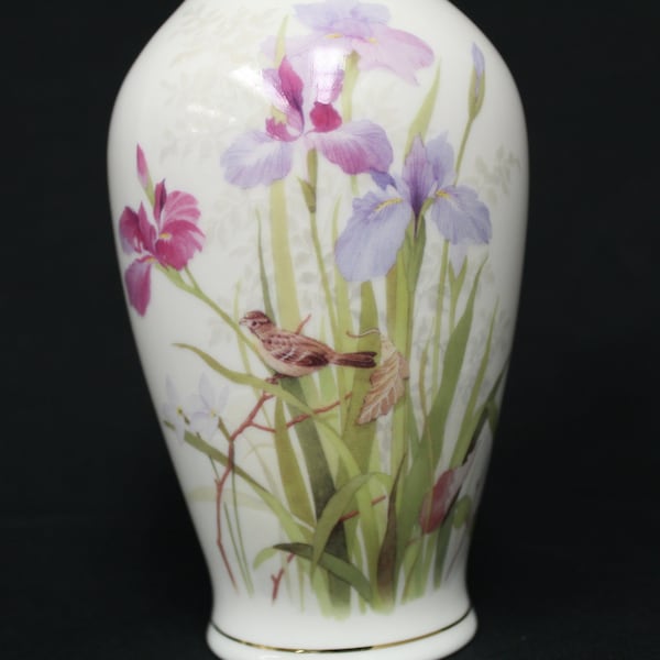Vintage 1980s Yamaji Urn Shaped Vase with Iris and Bird (V547)