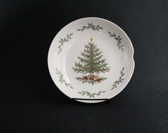 Vintage Kaiser Germany 'Christmas Tree Center' Holly Domino Shape Coupe Soup Bowl (V6434)