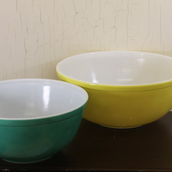 Vintage Set of 2 Pyrex Large & Medium Bowls (E1792)