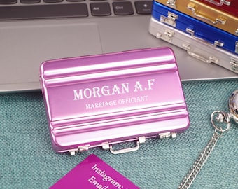 Tarjetero con grabado por ambos lados: estilo maleta, regalo ejecutivo personalizado