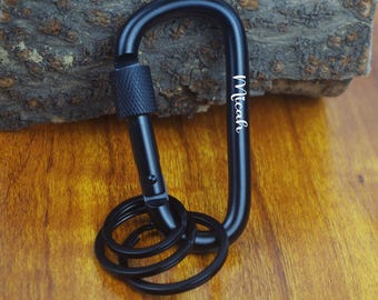 Llavero con mosquetón personalizado y cierre de resorte: nombre grabado, ideal para senderismo, acampada, bodas o fiestas.